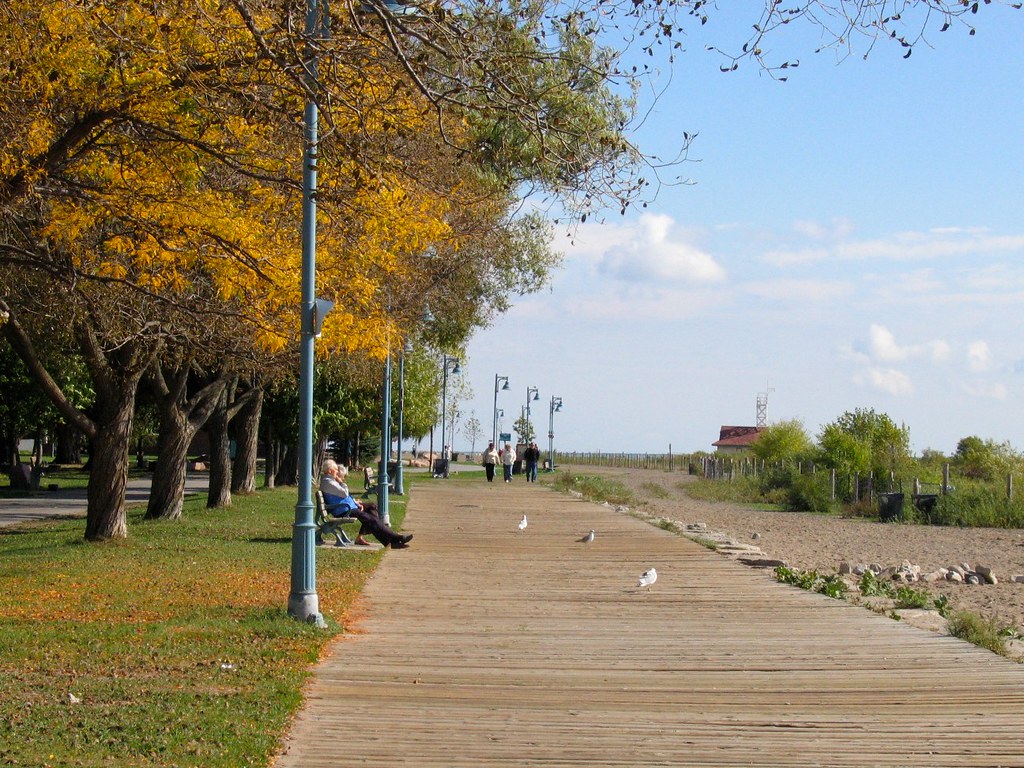 An image of the beaches boardwalk in Toronto used to illustrate the neighbourhood vibe for Frank Leo's Toronto Neighbourhood Profile