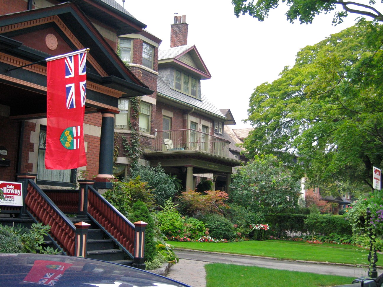 Toronto Neighborhood scenic walks